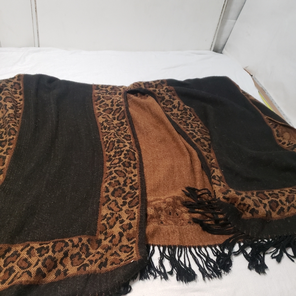 Cajon  Cheetah  Poncho Shaw  Is black and brown